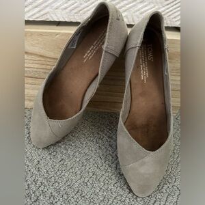 TOMS pointed toe ballet flats